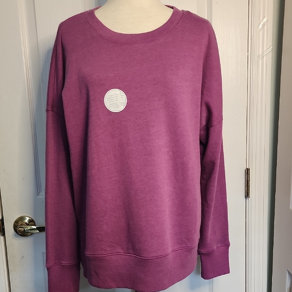 Time and Tru Tops - TIME AND TRUE SWEATSHIRT